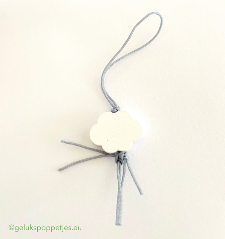 Gelukspoppetje wolkje met zilverkleur touwtje