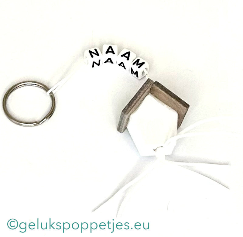 Naam sleutelhanger met gelukspoppetje huisje