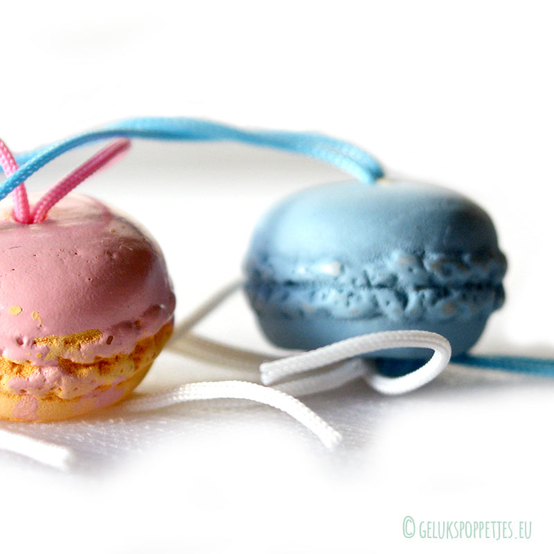 Lucky doll macarons pink and blue