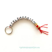 Sleutelhanger Stolz auf Dich met gelukspoppetje hartje op de buik