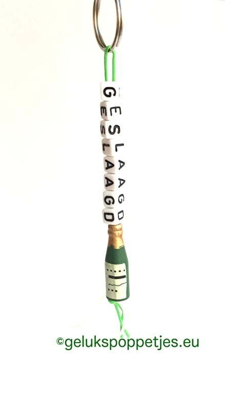Sleutelhanger geslaagd met gelukspoppetje wijnflesje
