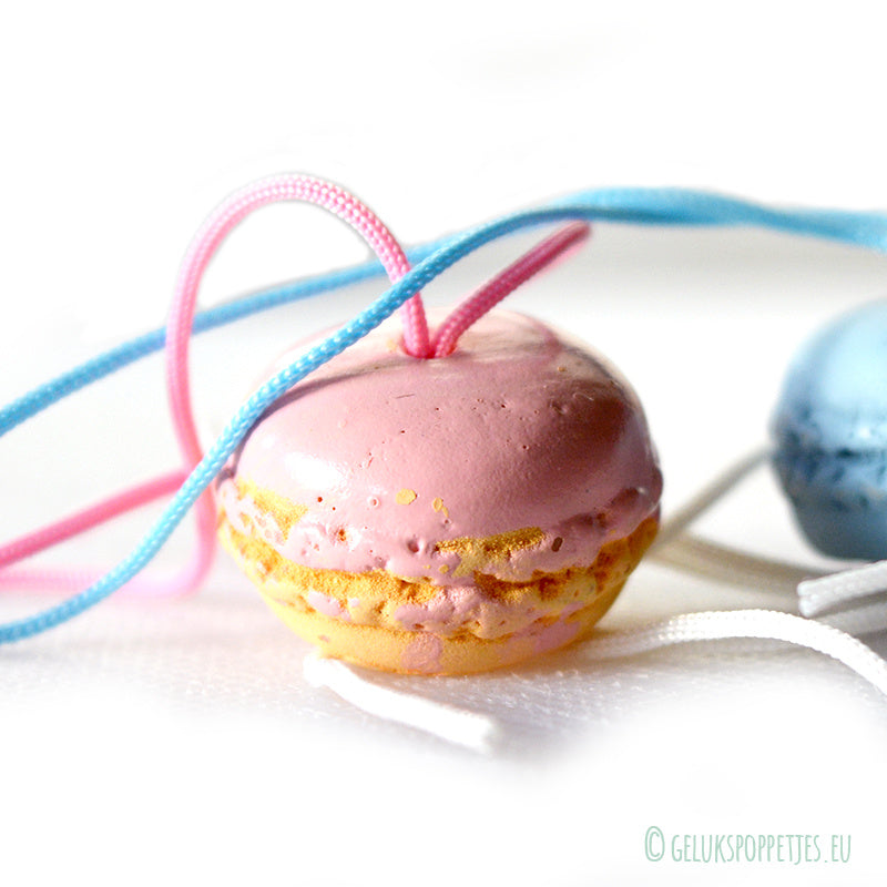 Lucky doll macarons pink and blue